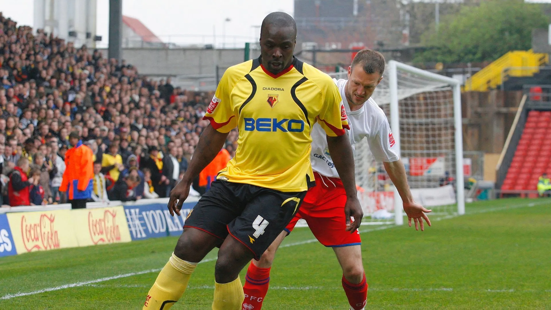 Danny Shittu thi đấu cho Watford FC sau khi rời QPR