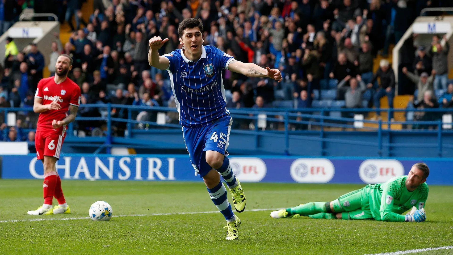 Pha bóng của Fernando Forestieri trong màu áo Sheffield Wednesday, minh chứng cho tài năng mà Leeds United và Massimo Cellino đã bỏ lỡ