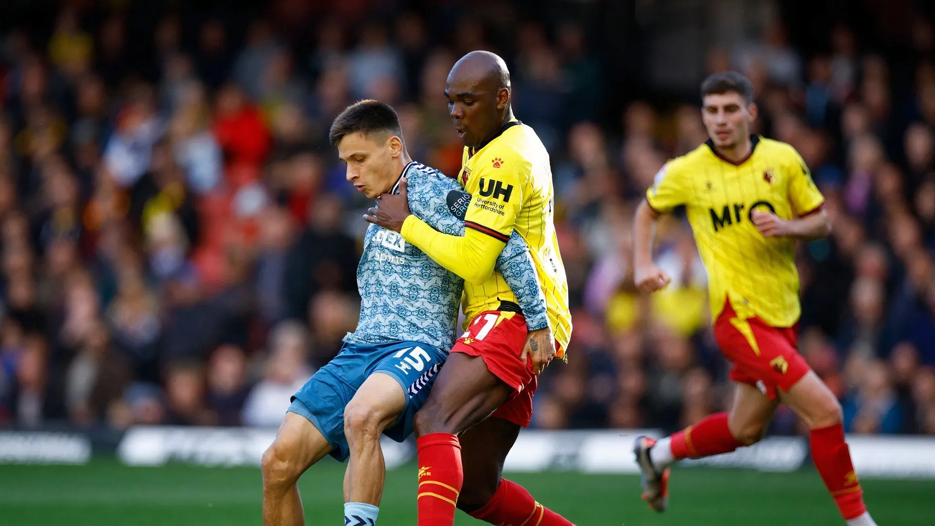 Trung vệ Angelo Ogbonna của Watford trong một trận đấu