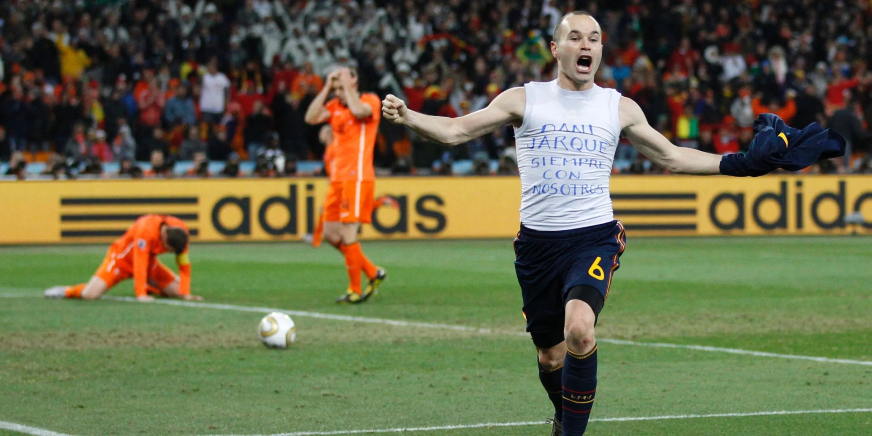 Andres Iniesta ăn mừng bàn thắng vàng ở World Cup 2010