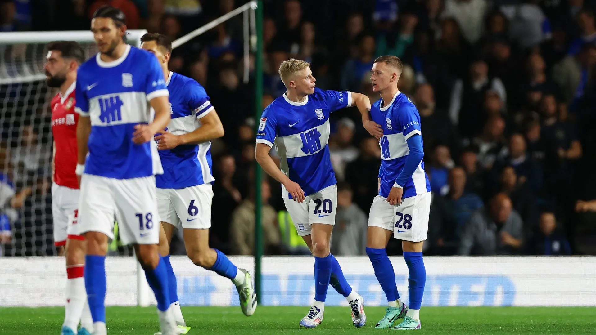 Jay Stansfield - bản hợp đồng 15 triệu bảng của Birmingham City, đang ăn mừng bàn thắng