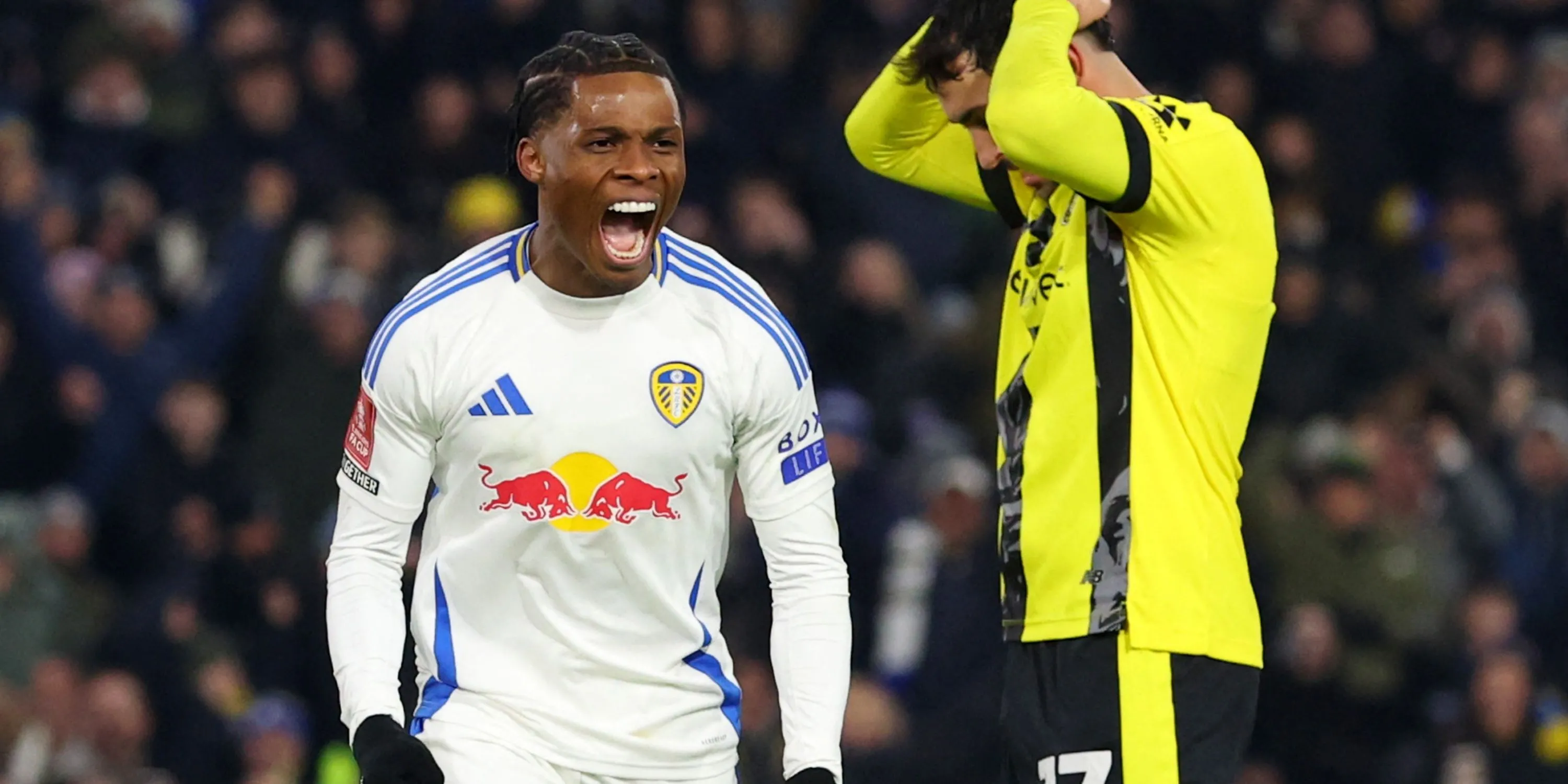 Tiền vệ chạy cánh Largie Ramazani trong màu áo Leeds United