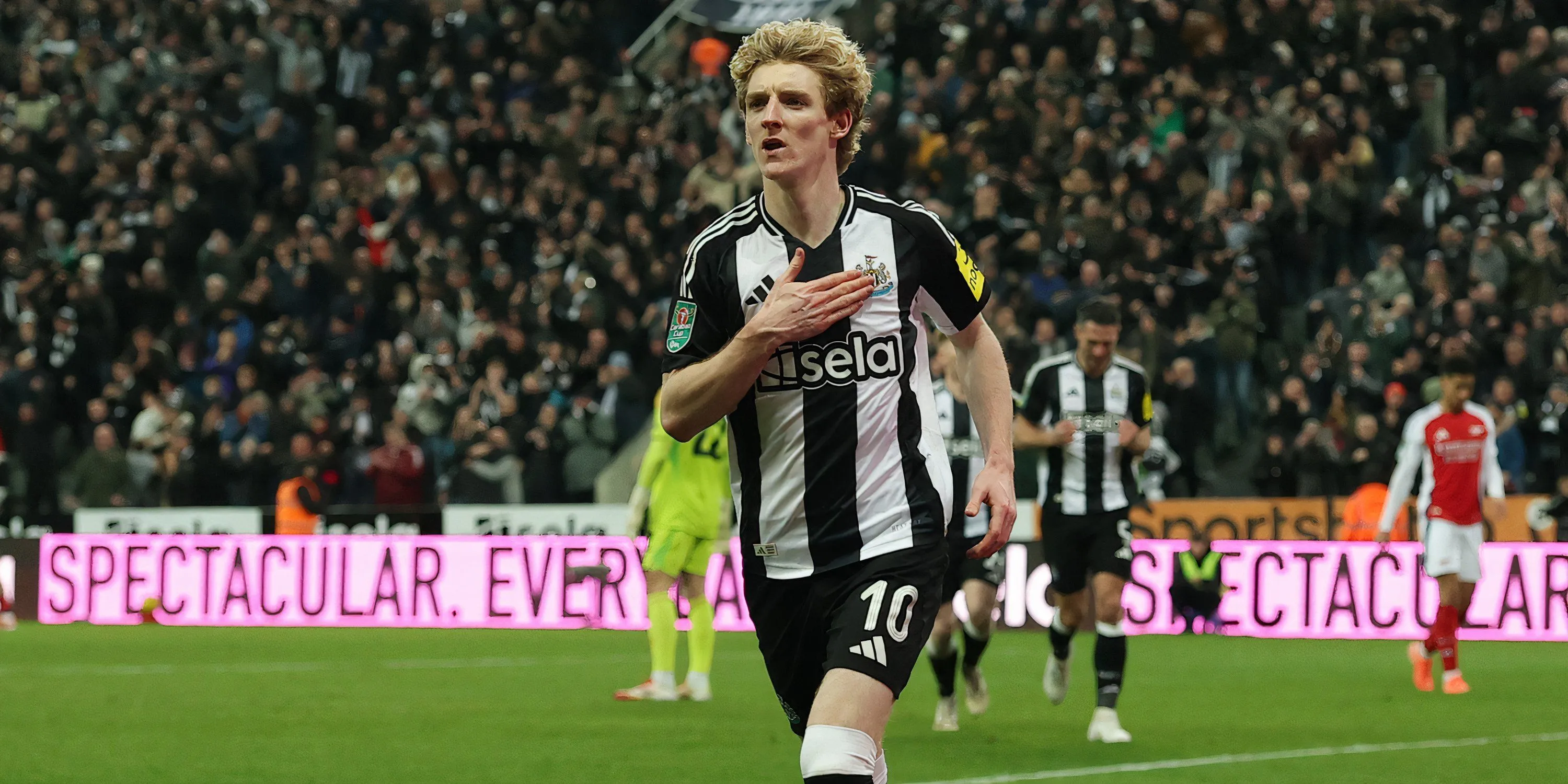 Anthony Gordon trong trận đấu cho Newcastle dưới thời HLV Eddie Howe