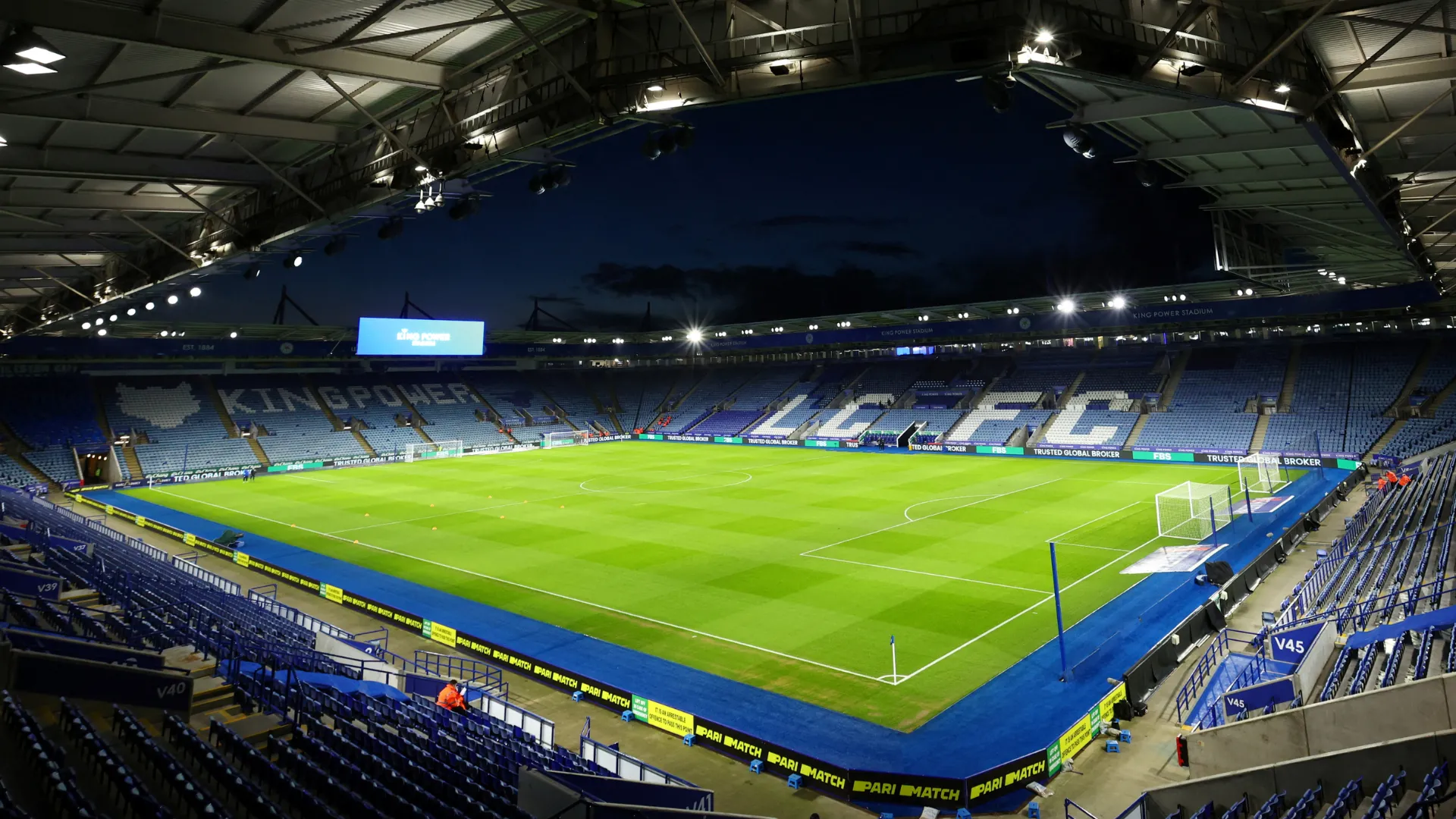 Bối cảnh tài chính của Leicester City và tầm quan trọng của HLV mới