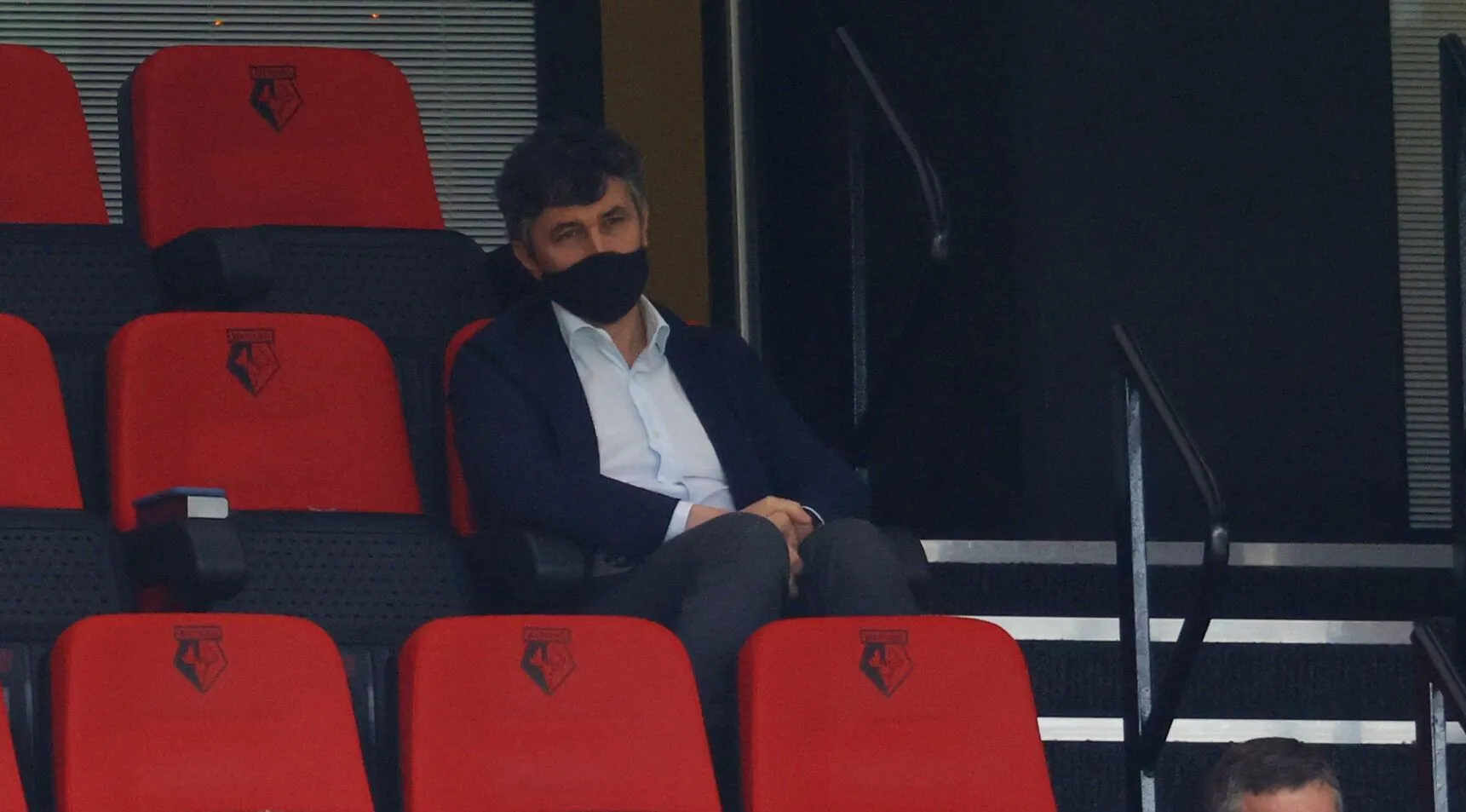 Chủ tịch Gino Pozzo của Watford trong một trận đấu tại Vicarage Road, biểu tượng cho chính sách tuyển trạch và phát triển tài năng trẻ