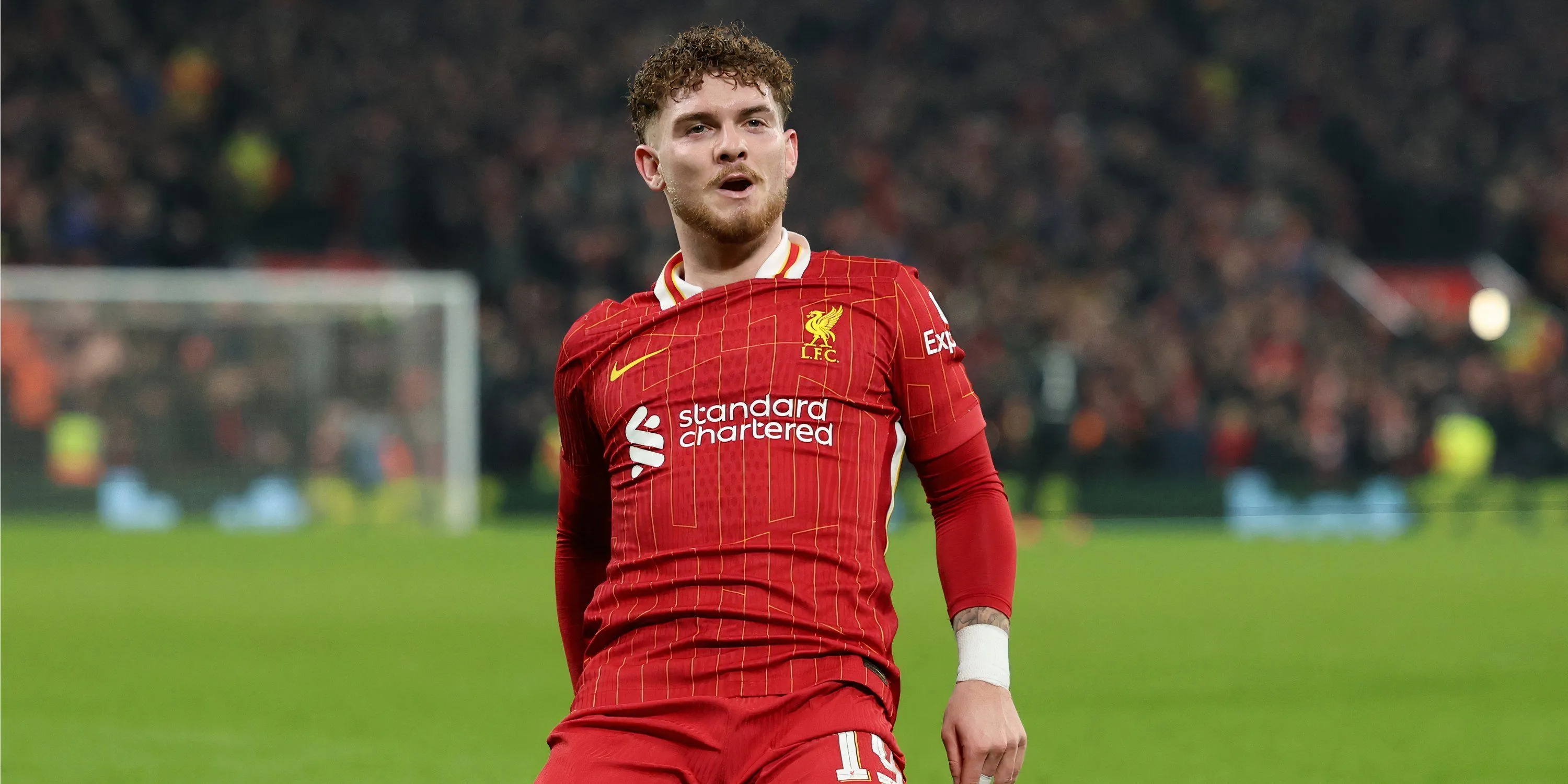 Harvey Elliott ăn mừng bàn thắng trong màu áo Liverpool.