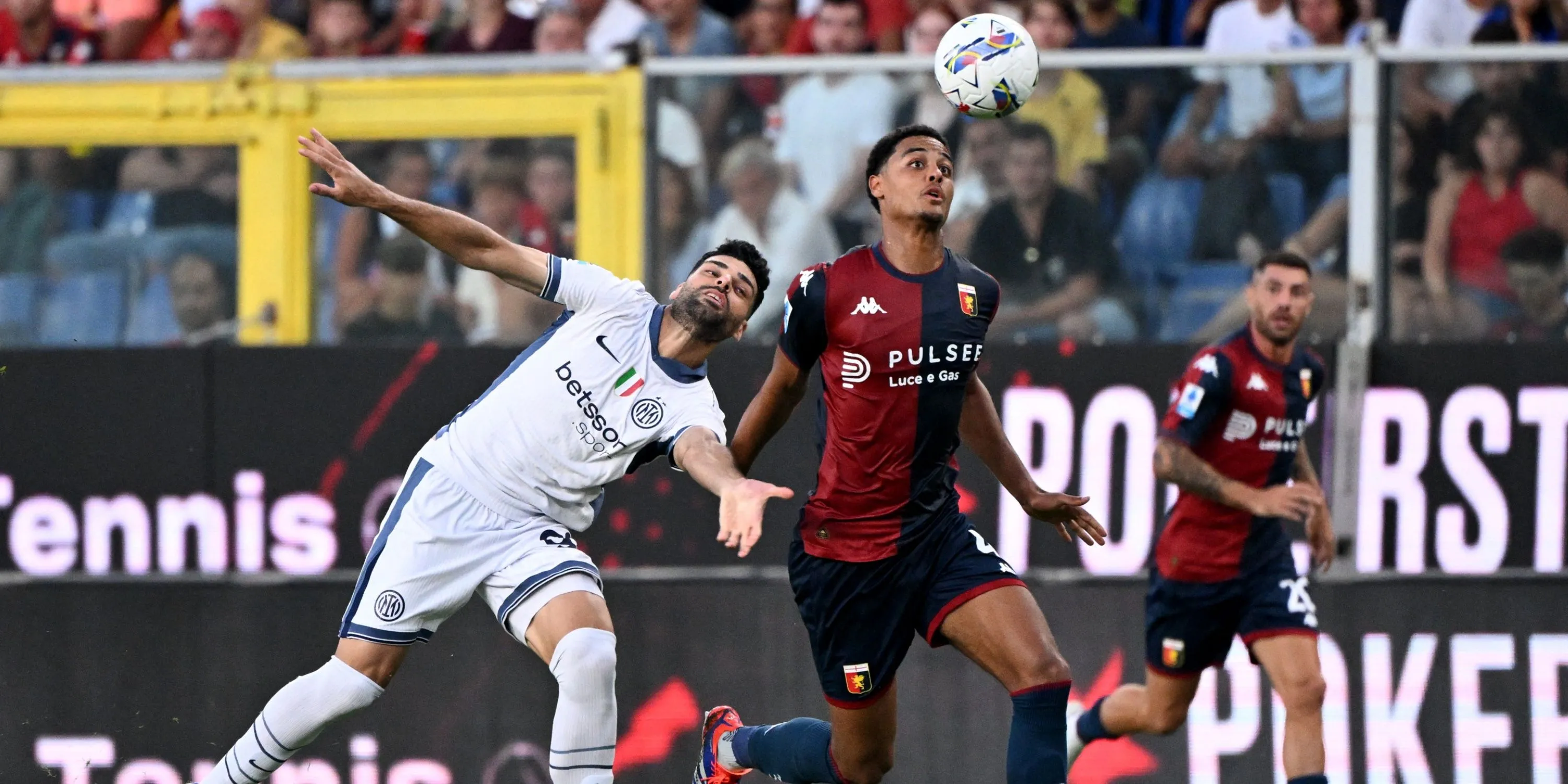 Hậu vệ Koni de Winter của Genoa