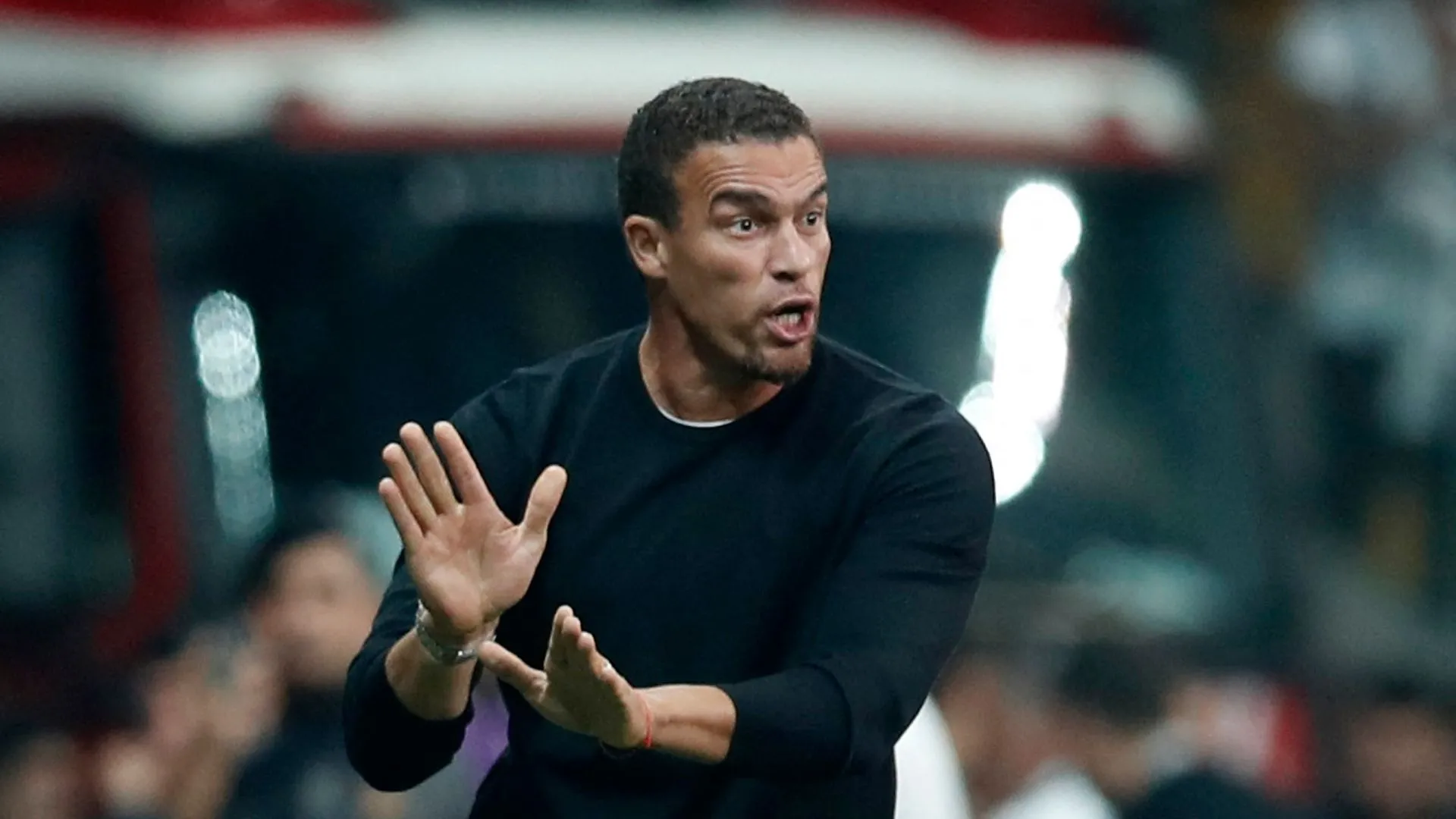 HLV Valerien Ismael chỉ đạo Blackburn Rovers
