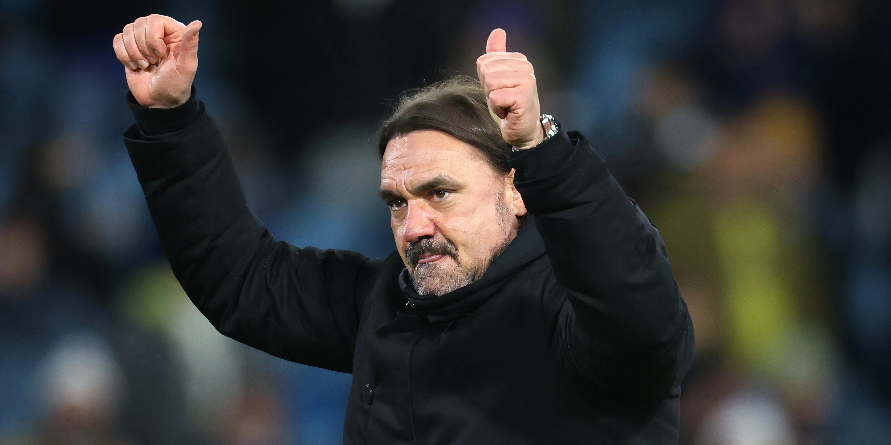 Huấn luyện viên Daniel Farke của Leeds United trên sân tập