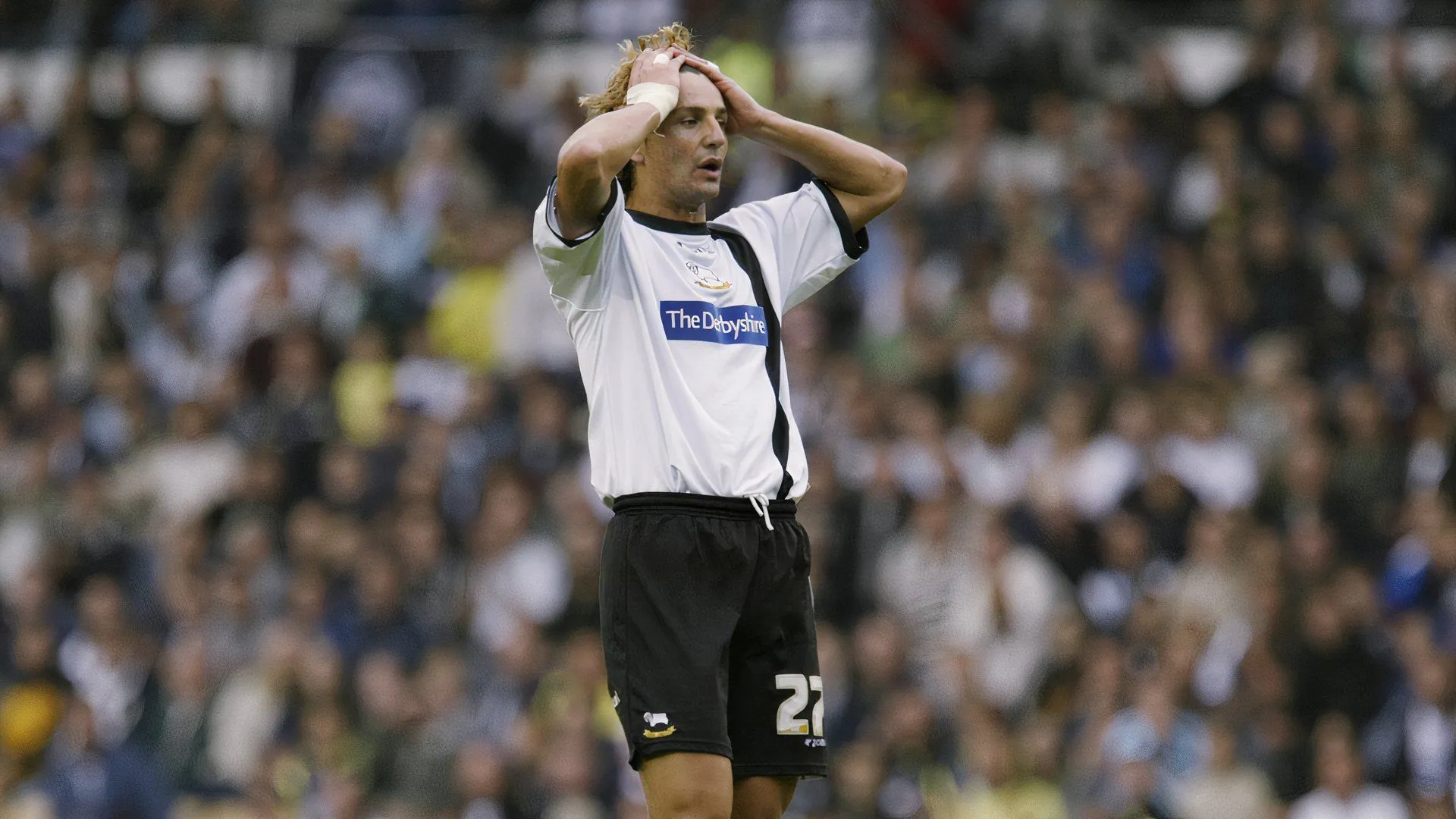 Inigo Idiakez trong màu áo Derby County, một huyền thoại của câu lạc bộ.
