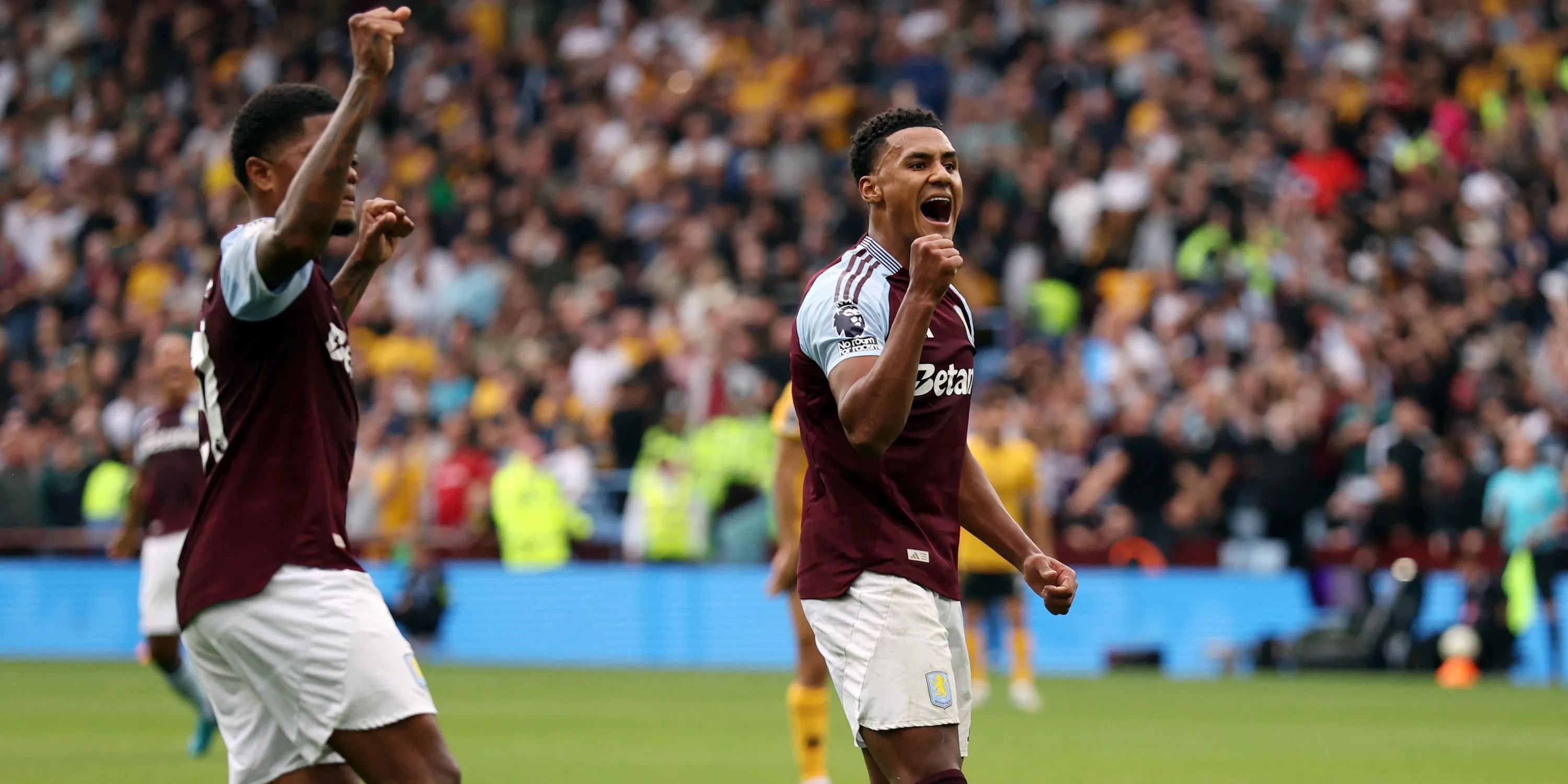 Ollie Watkins ăn mừng bàn thắng cùng Leon Bailey tại Aston Villa