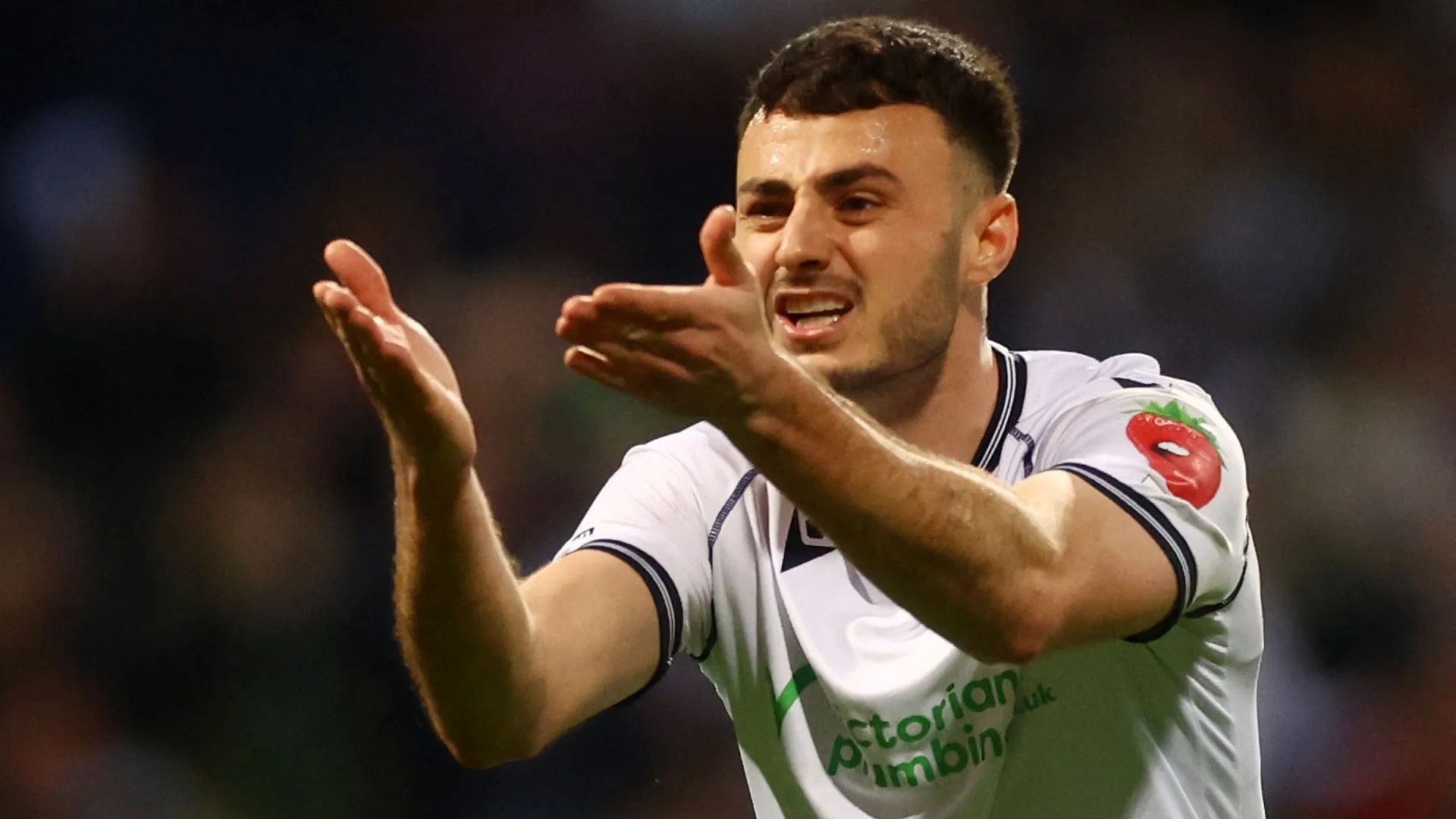 Tiền đạo Aaron Collins trong màu áo Bolton Wanderers.
