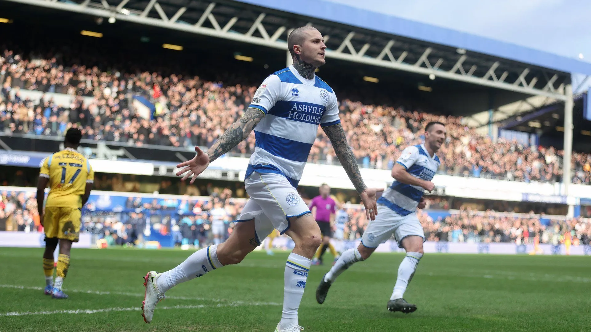 Tiền đạo Lyndon Dykes trong màu áo Birmingham City