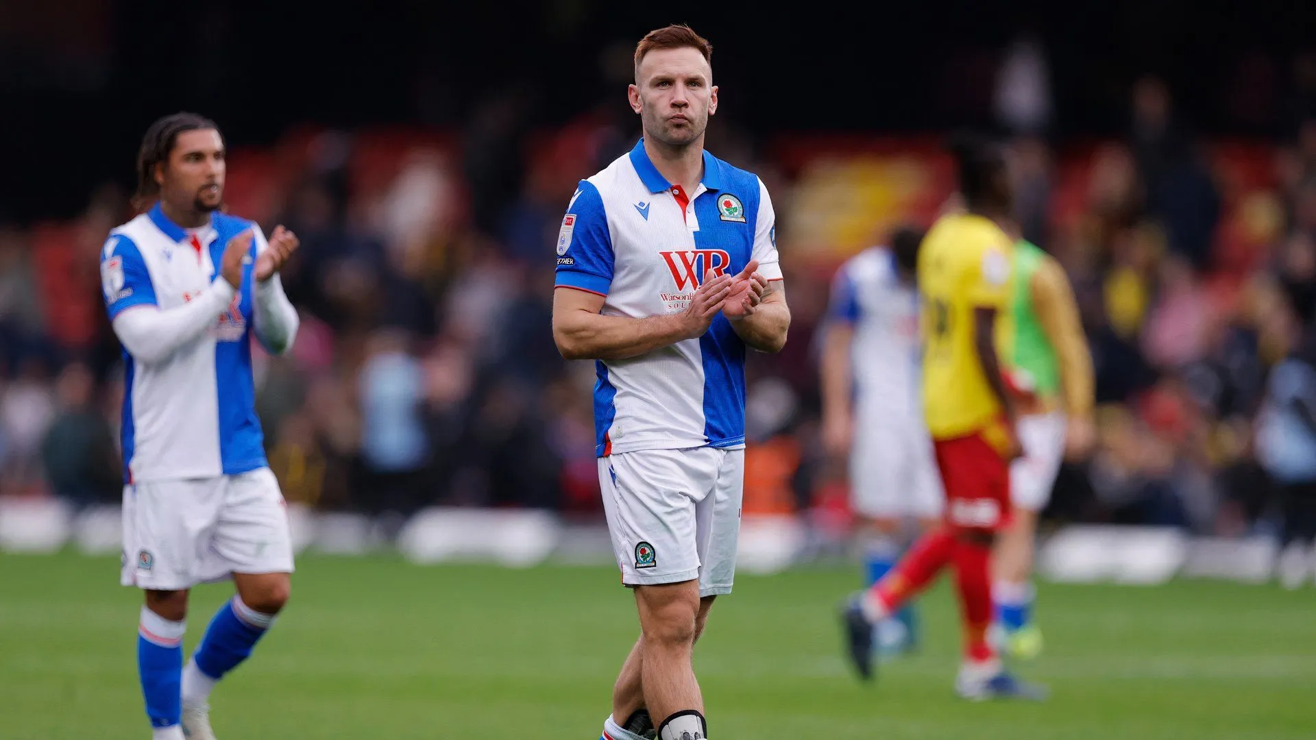 Tyrhys Dolan và Andi Weimann của Blackburn Rovers
