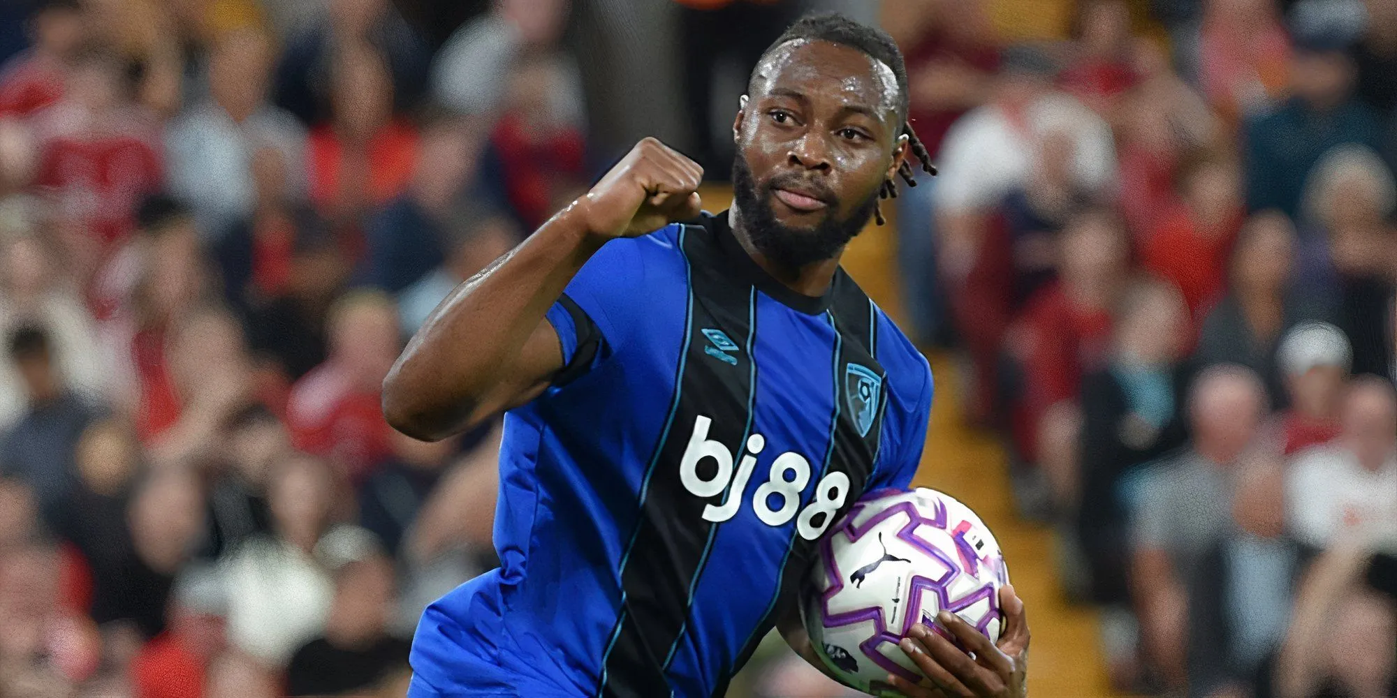 Antoine Semenyo rê bóng tinh tế trong màu áo Bournemouth