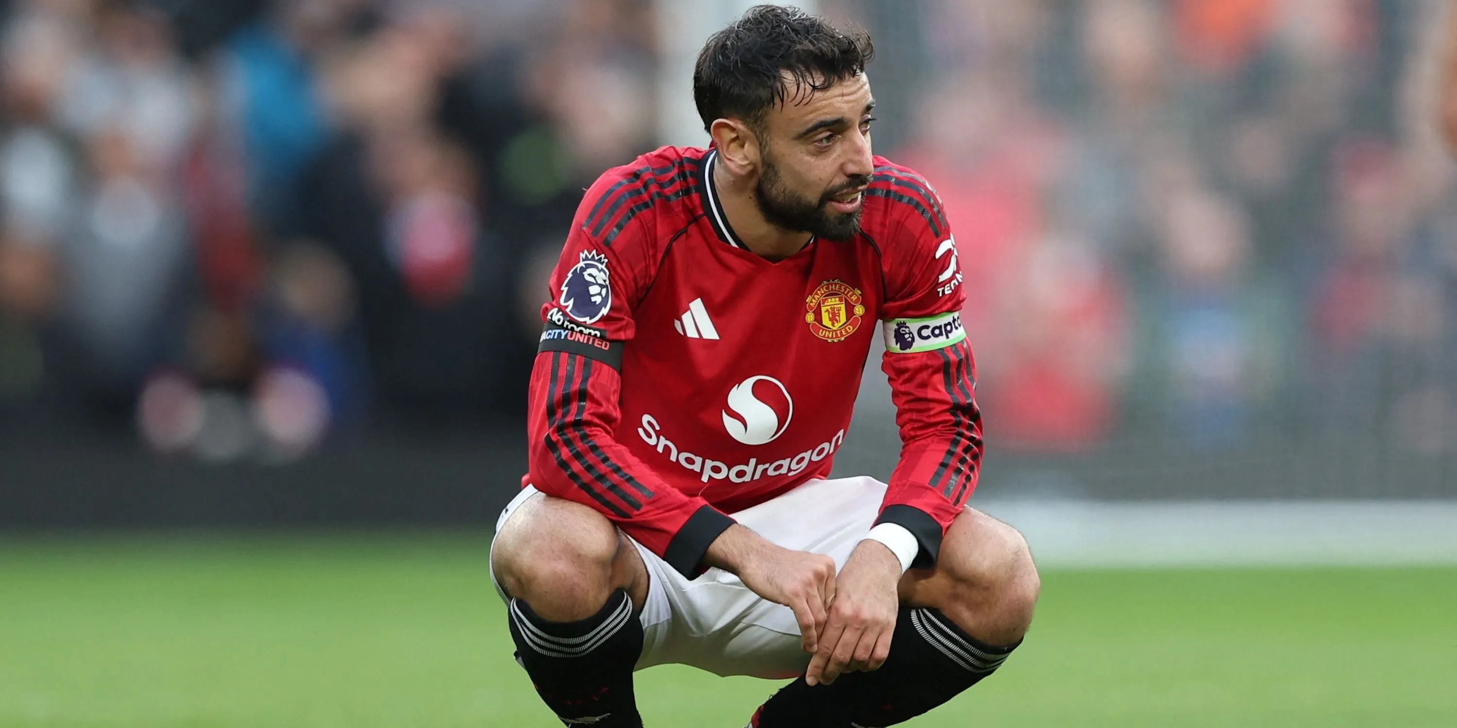 Bruno Fernandes phản ứng sau một pha bóng trong trận đấu của Manchester United