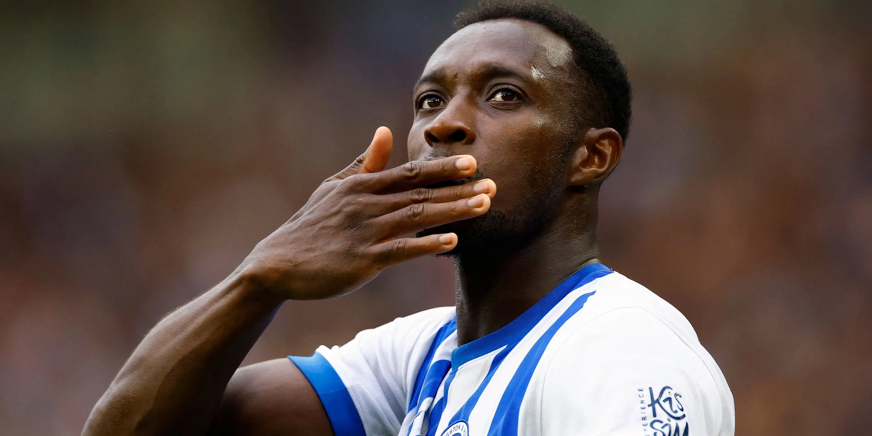 Danny Welbeck ăn mừng sau khi ghi bàn cho Brighton