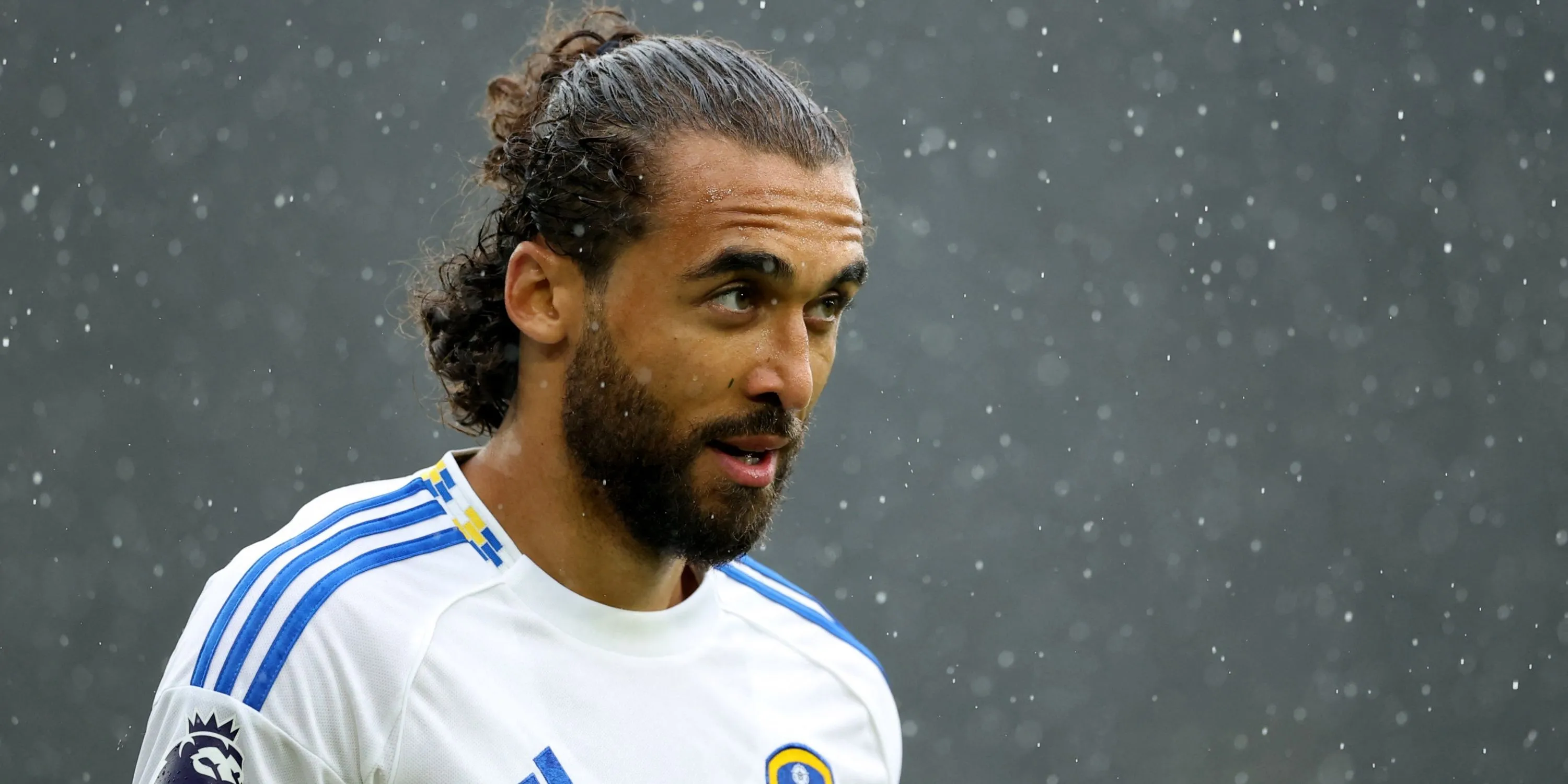 Tiền đạo Dominic Calvert-Lewin trong trang phục Leeds United